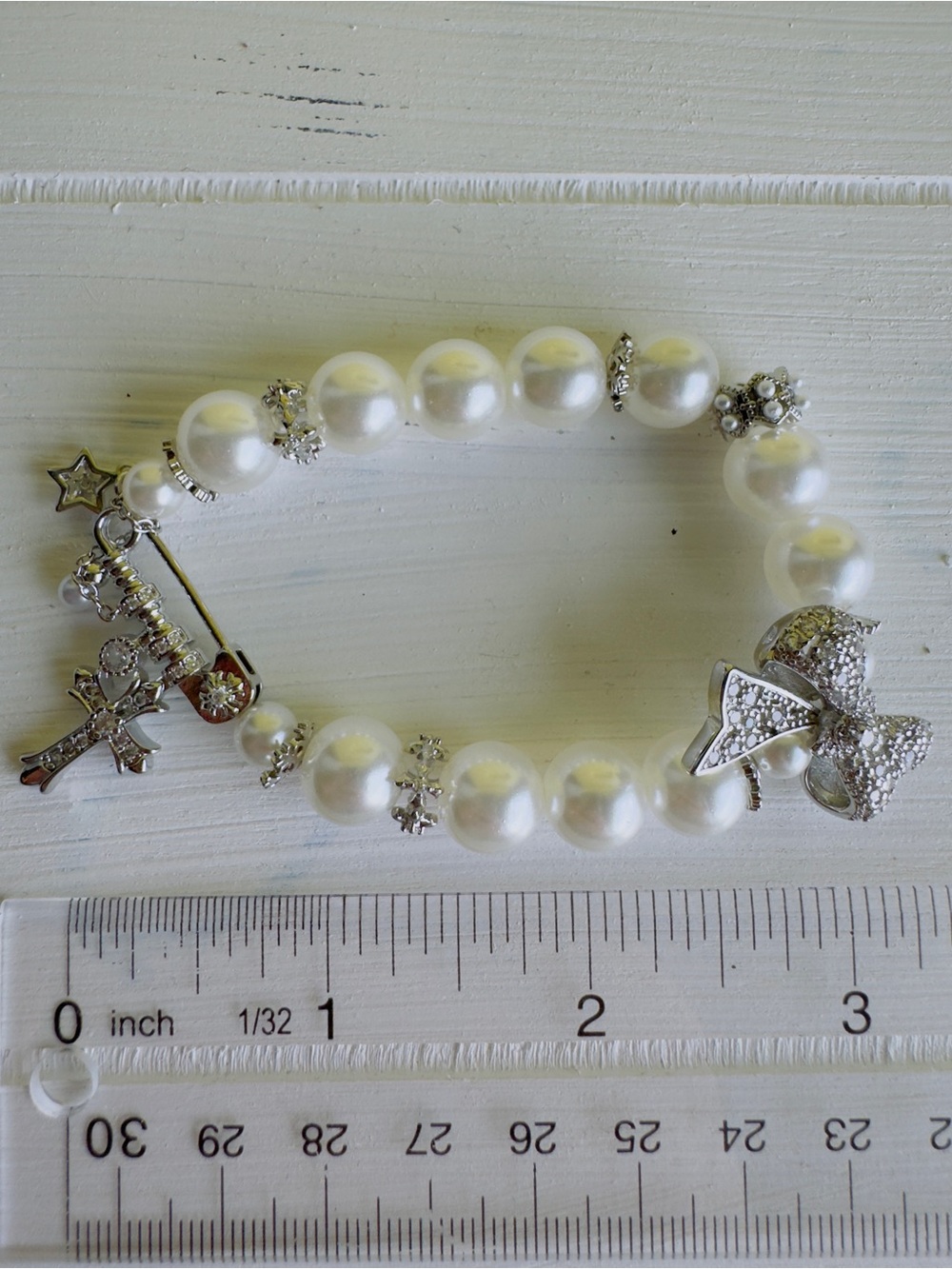 Elegant White Pearl Bracelet with Silver Bow Accent